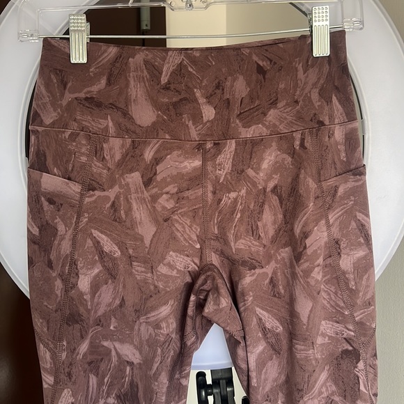 UNIQLO Airism Purple Patterned Athletic Leggings - Picture 2 of 5